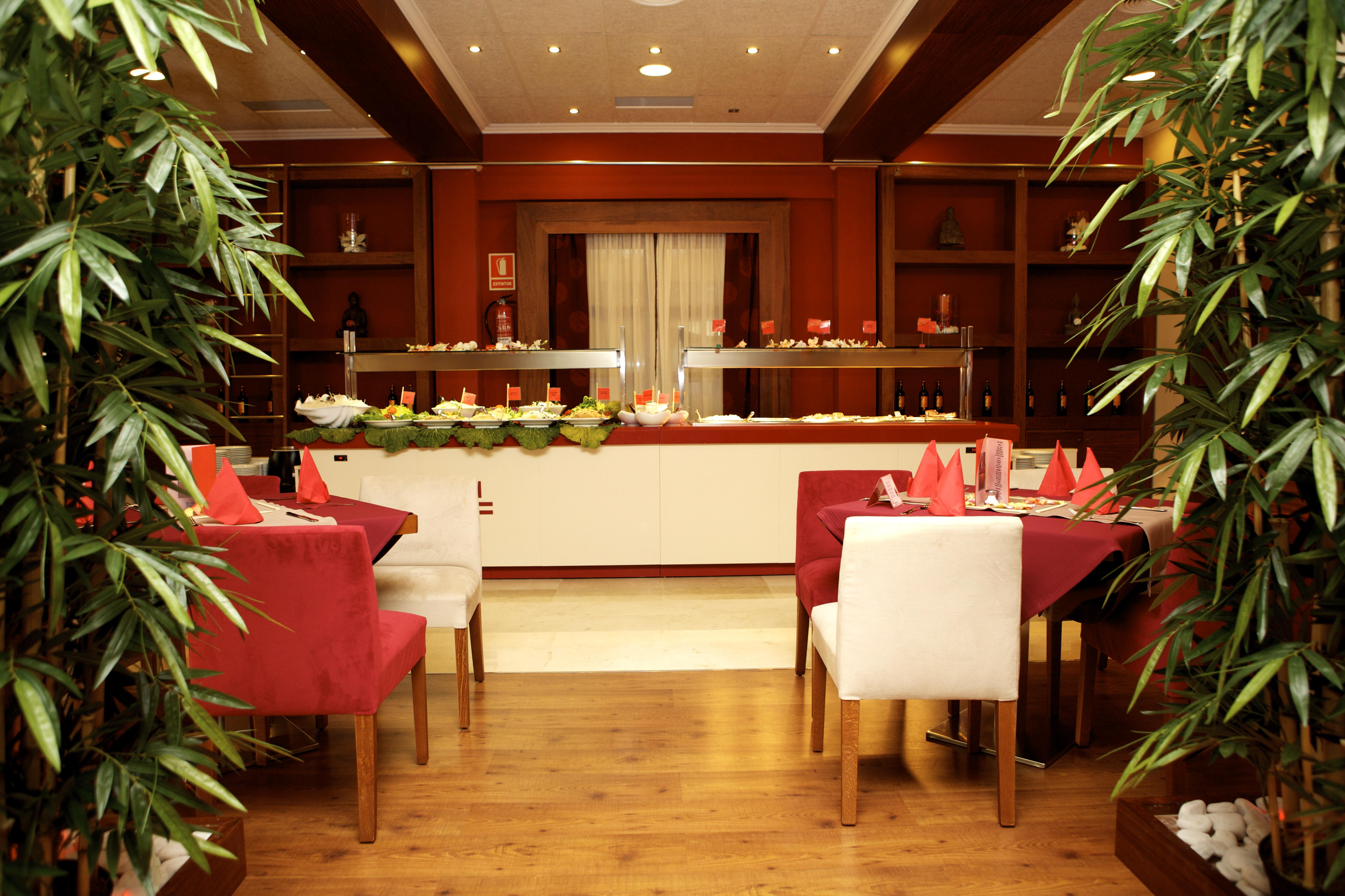 Sahara Nubia Gobi Hotel Ses Cadenes Exterior foto A restaurant in Madrid, Spain.